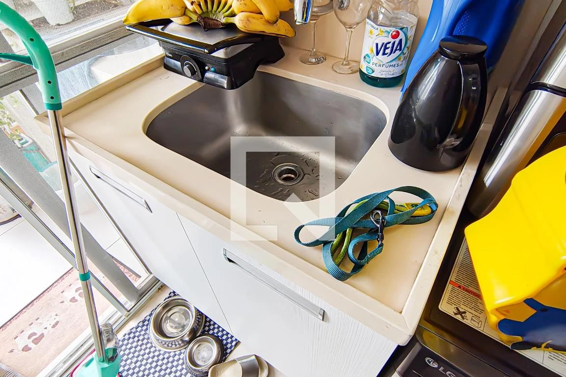 Apartamento mobiliado com 2 quartos e varanda com churrasqueira — photo 14
