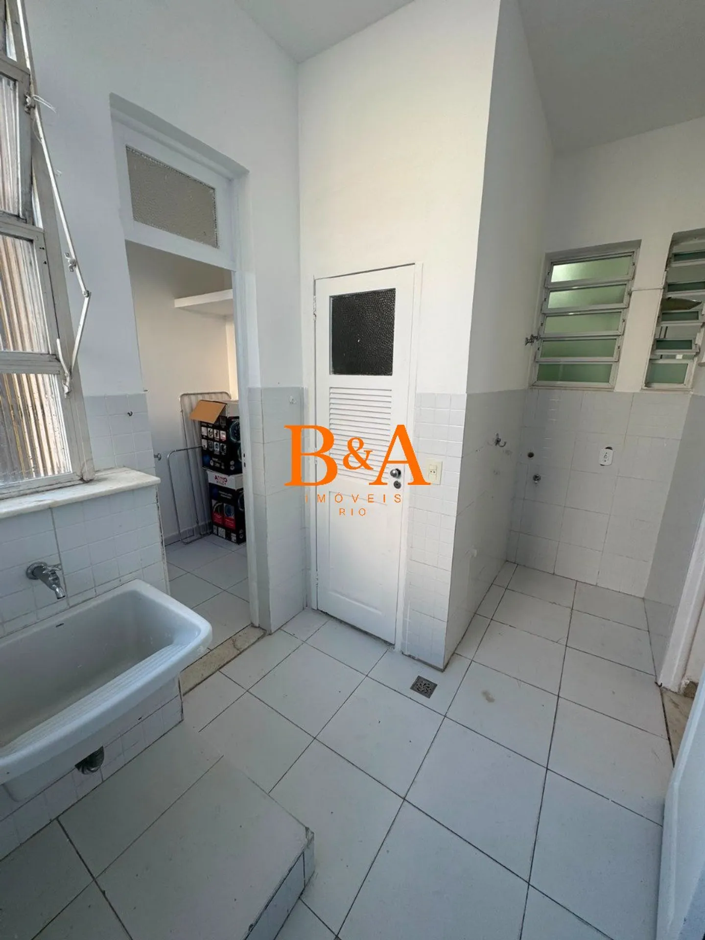 Apartment, 120 m², with wood or laminate floors — photo 18