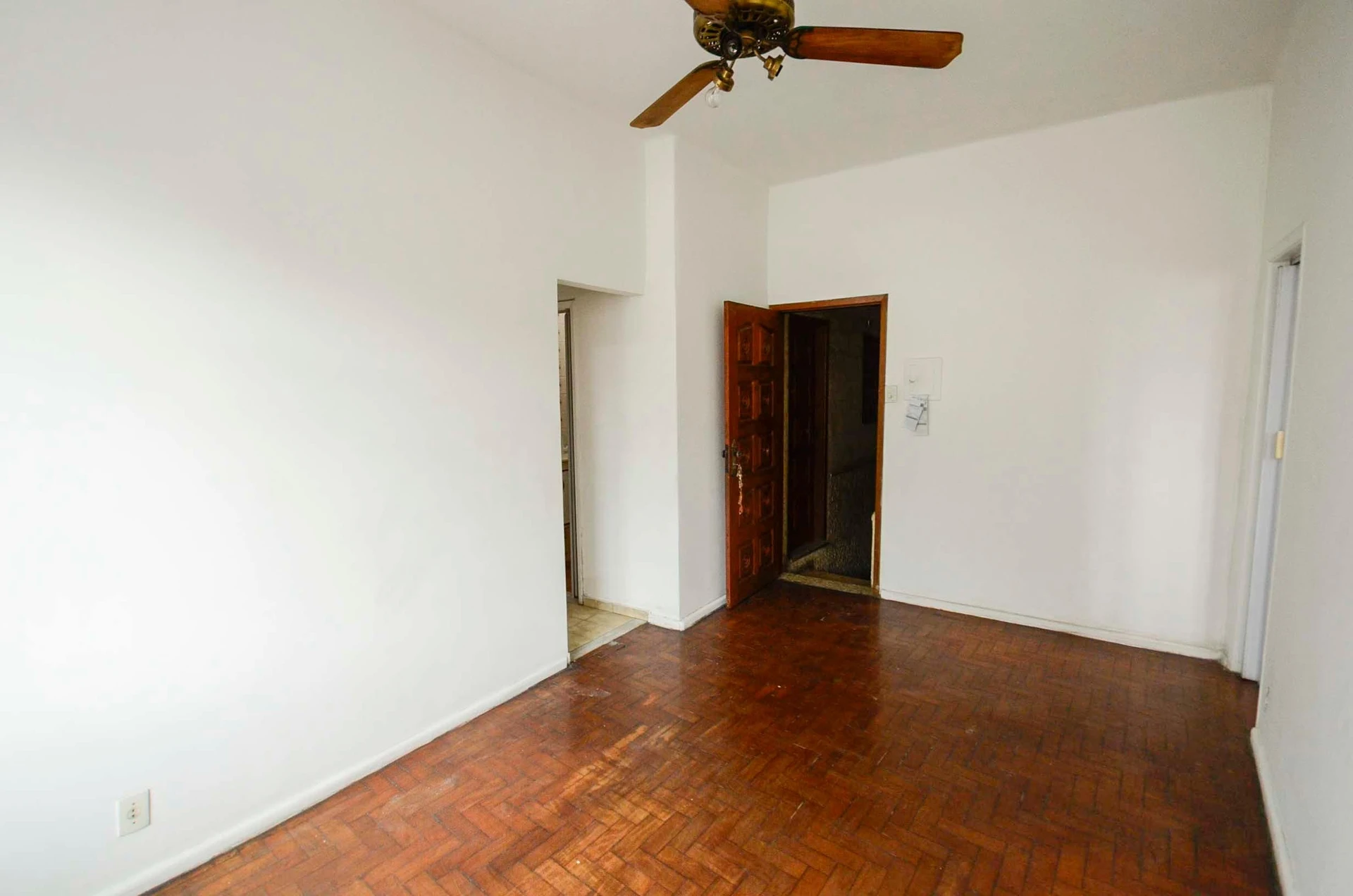 Rental apartment with 2 bedrooms and a balcony — photo 12