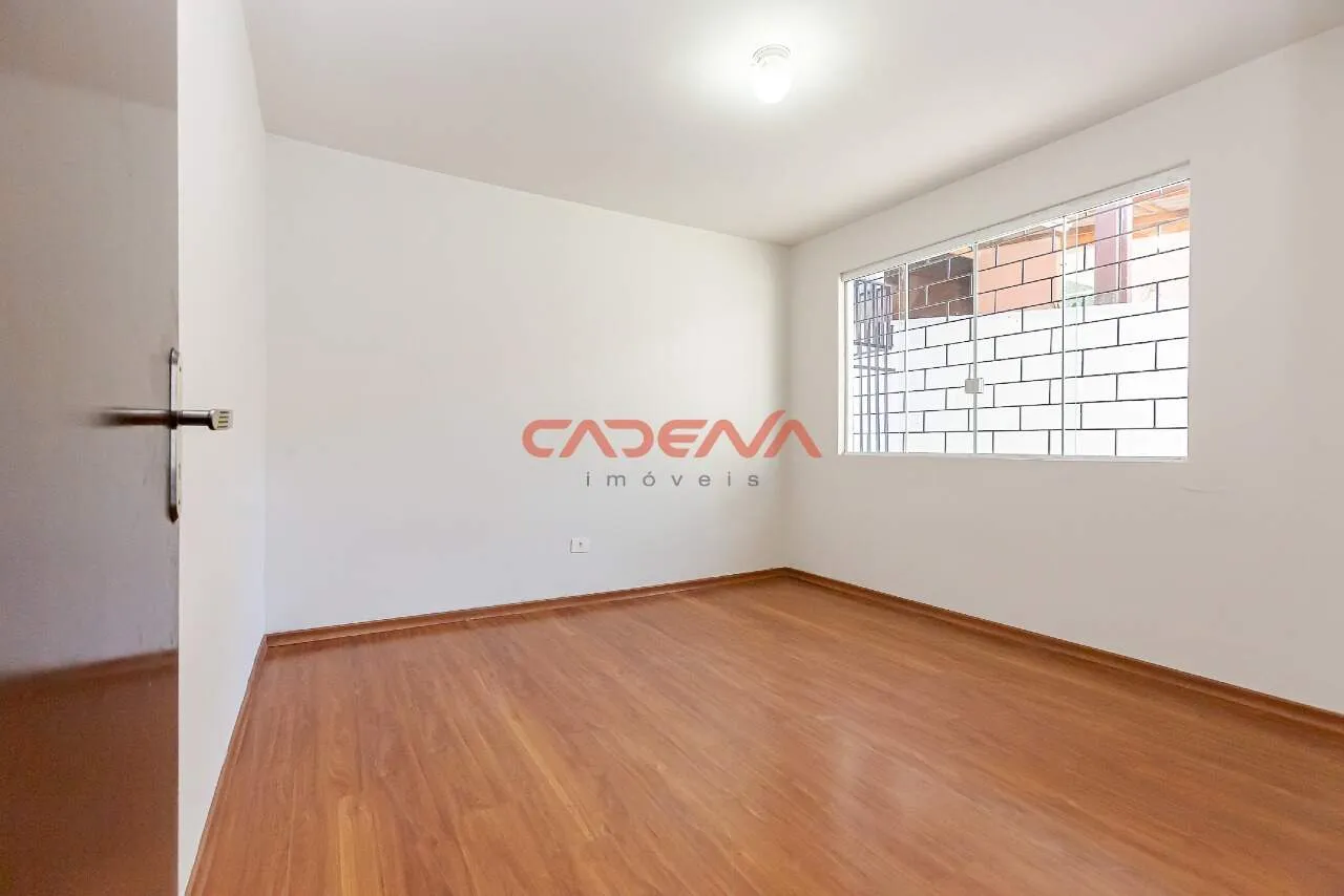 House with 3 bedrooms and built-in kitchen cabinets — photo 17