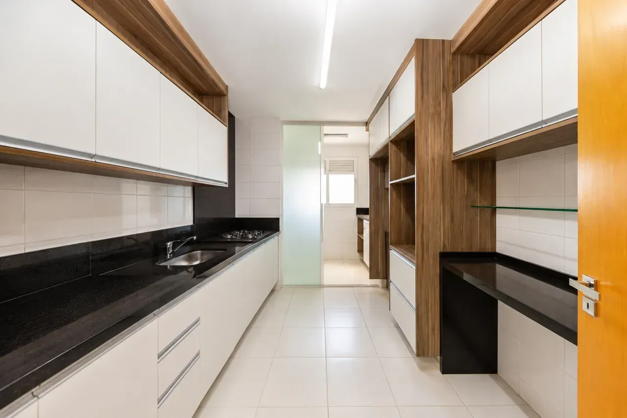Unfurnished 3-bedroom apartment with 2 bathrooms — photo 13