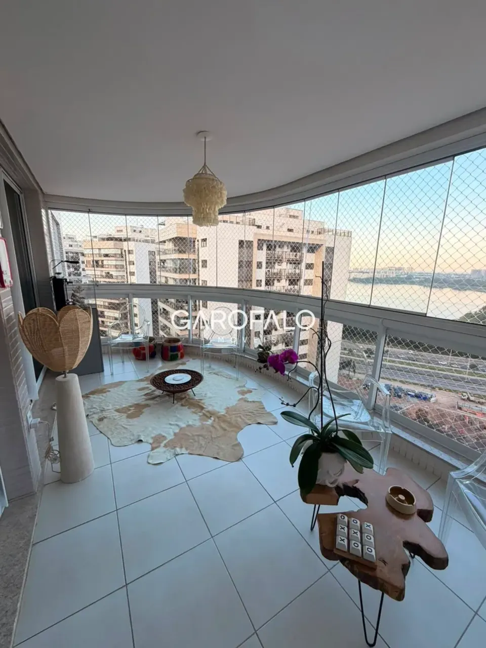 Furnished apartment with 3 bedrooms and a glassed-in balcony — photo 8