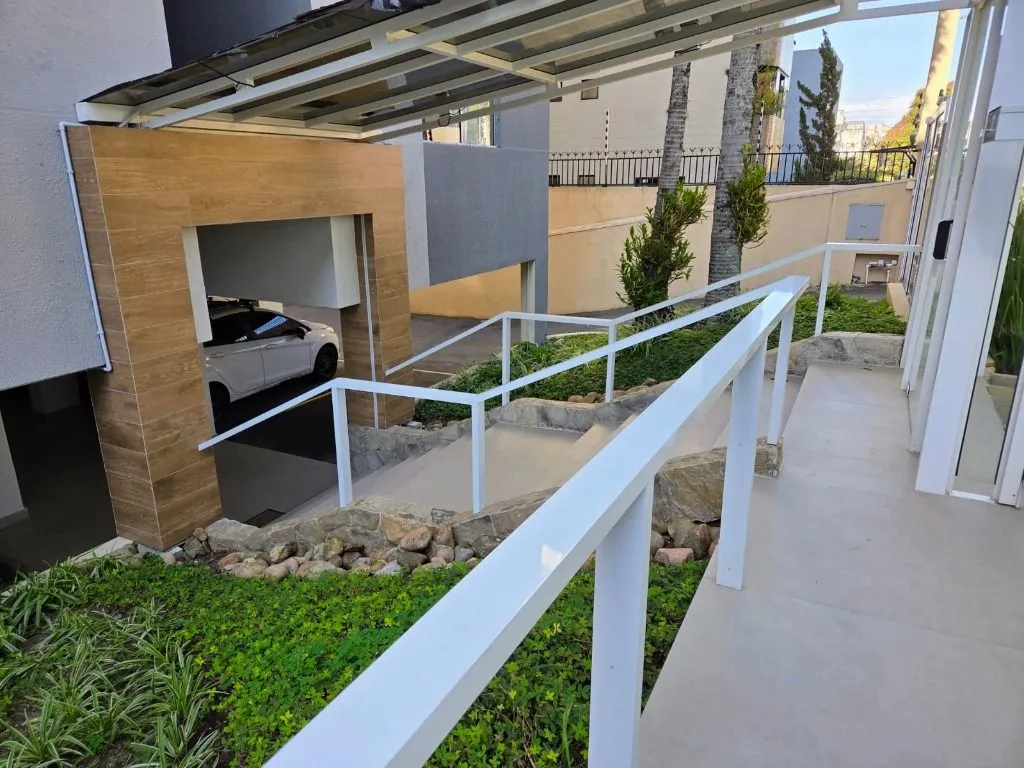Apartamento de 2 dormitorios con 84 m² y garaje — photo 25