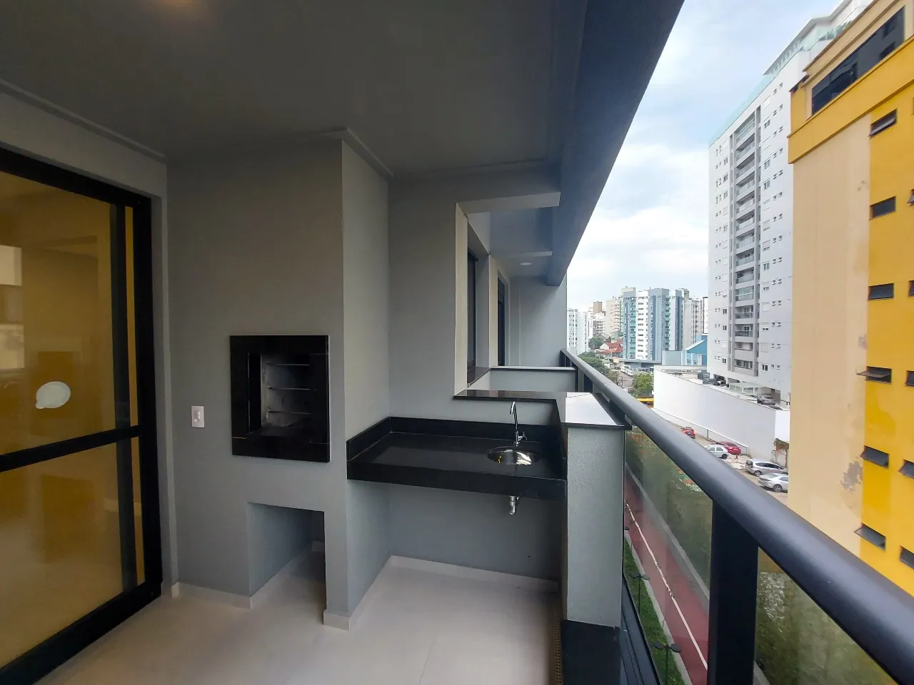 Furnished apartment, 68 m², with a grill on the balcony — photo 52