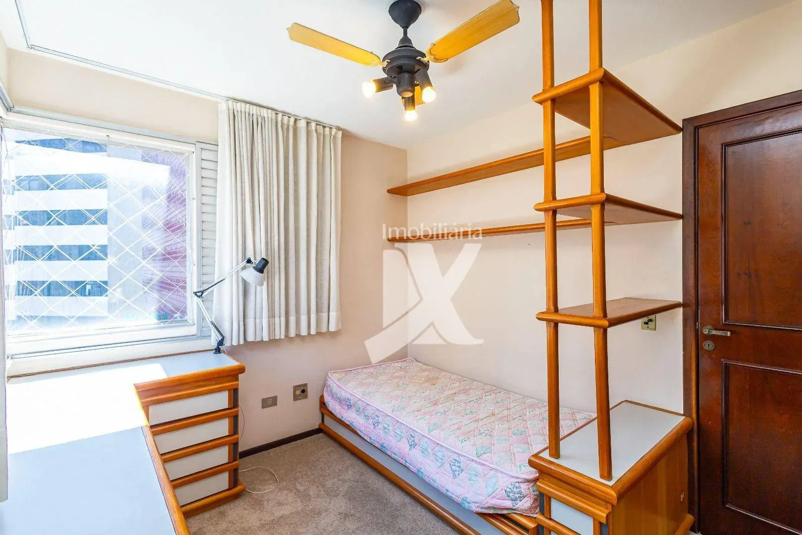 Furnished 3-bedroom apartment with balcony — photo 23