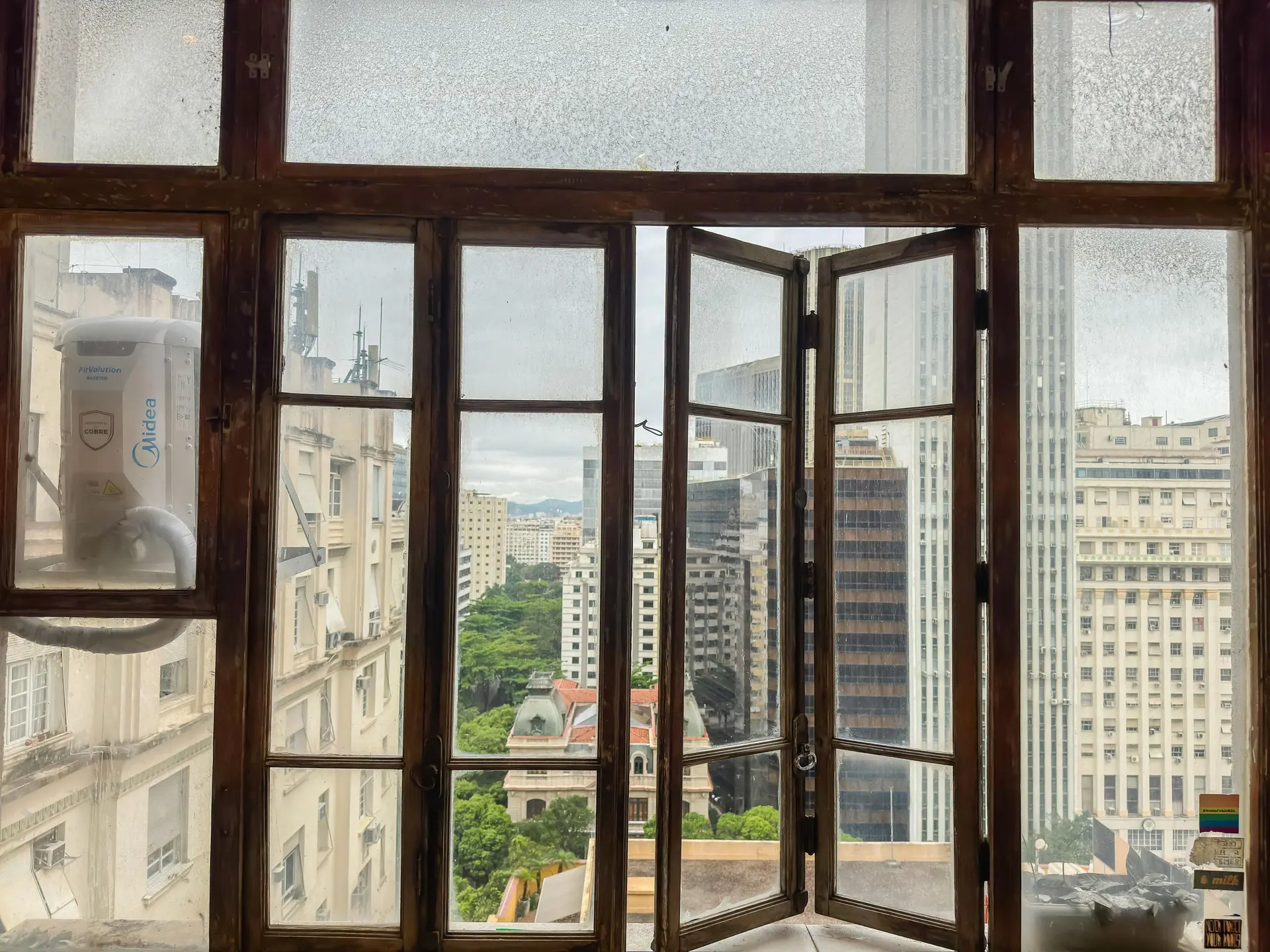 Furnished studio, 30 m², with floor-to-ceiling windows — photo 10