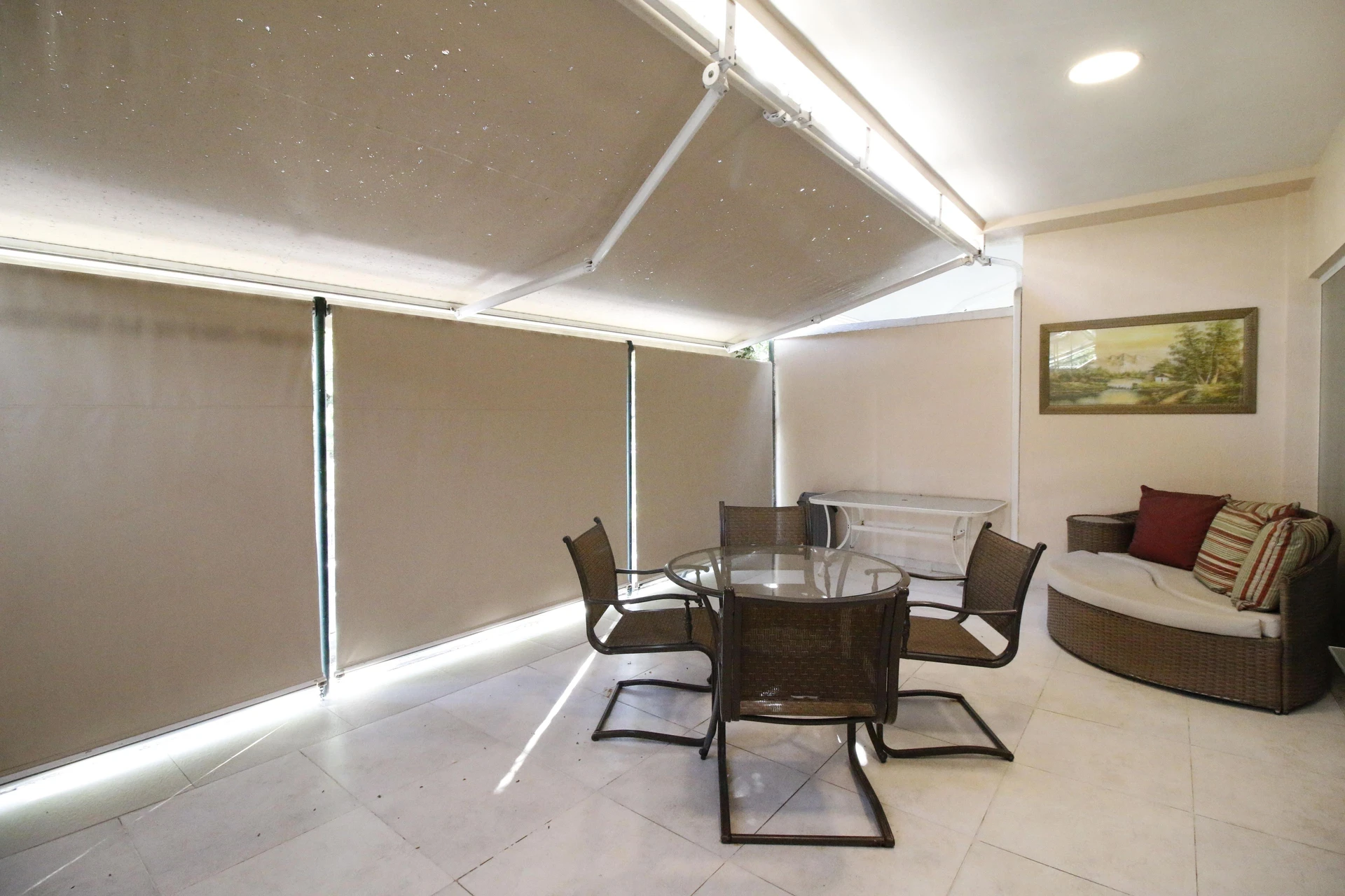 Furnished house, 230 m², with a glass-enclosed balcony — photo 36