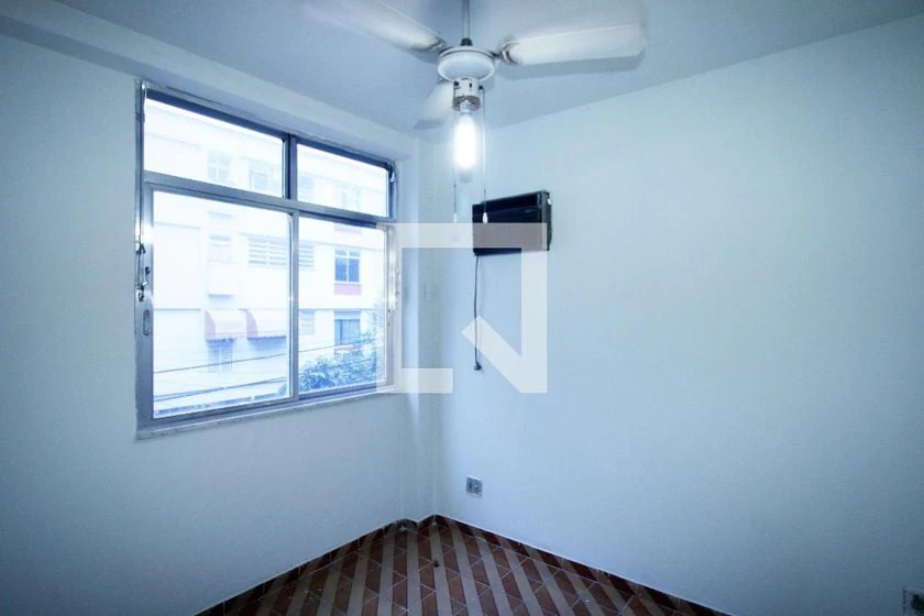 2-bedroom apartment in a building with a gym — photo 17