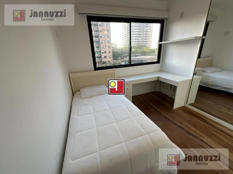140 m² apartment with a bathtub and a water view — photo 26