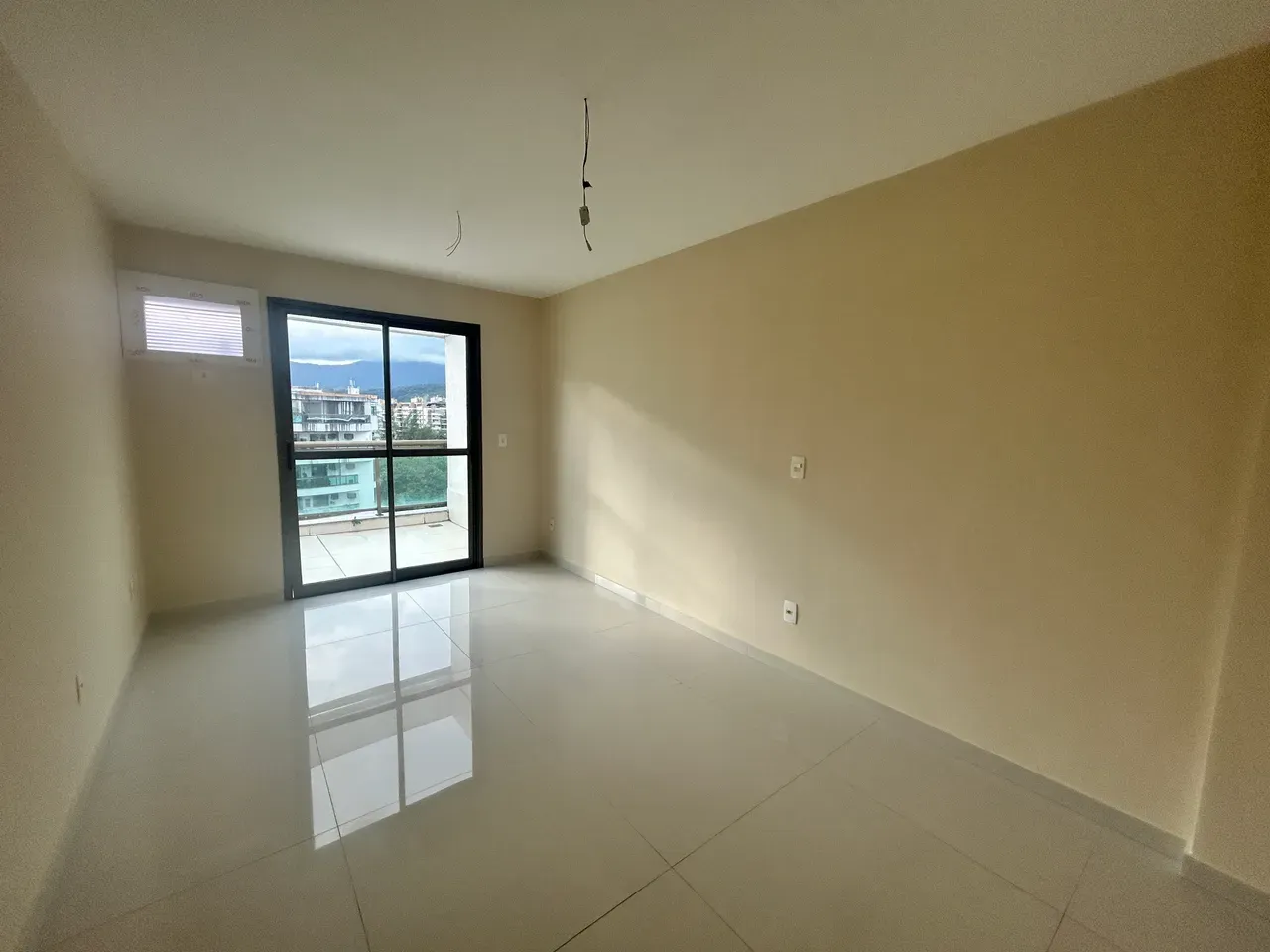 Balcony with a grill in a 3-bedroom apartment, 179 m² — photo 17