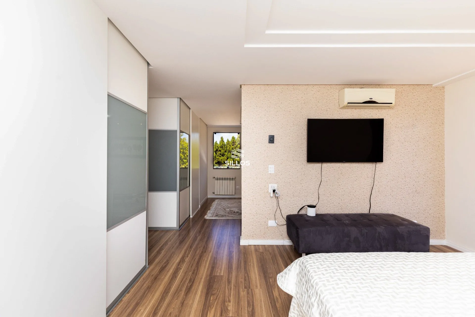 House with 4 bedrooms, 8 parking spaces in a condo — photo 45