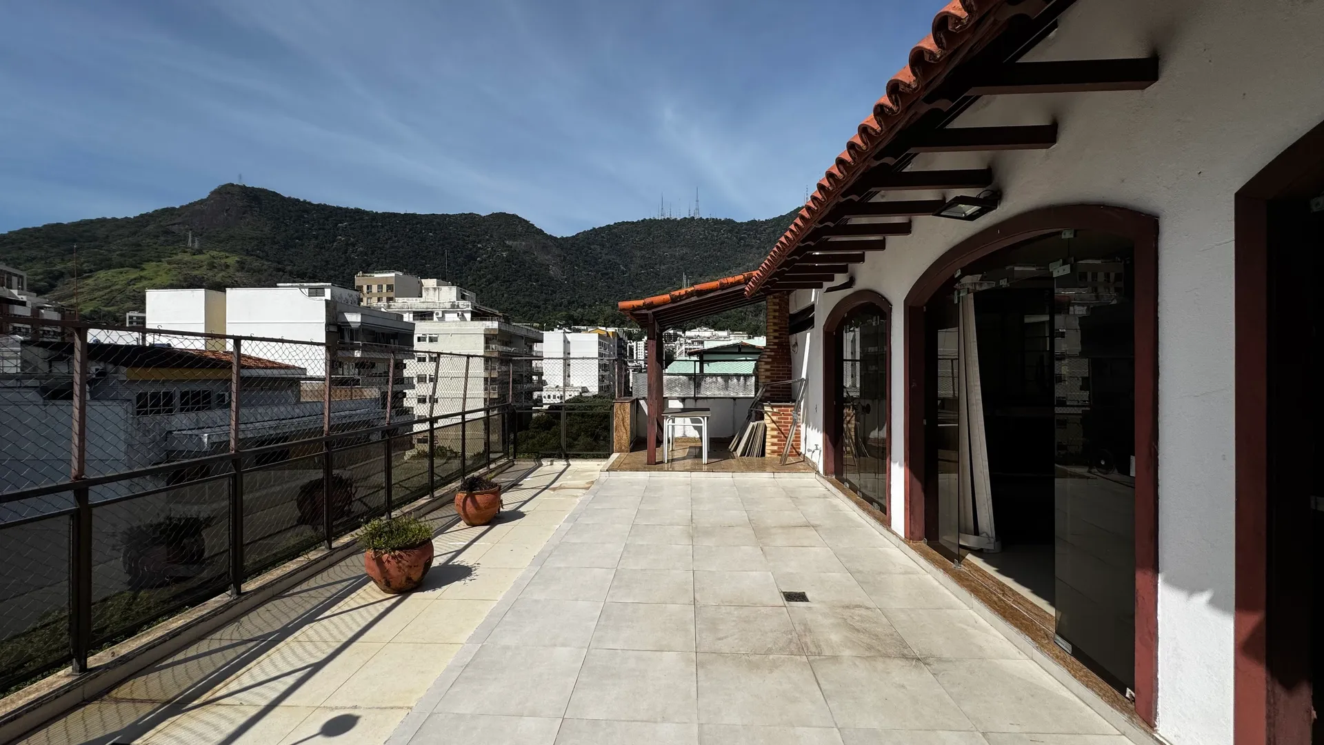Duplex home with 8 bedrooms, 3 en-suites, 469 m² — photo 10