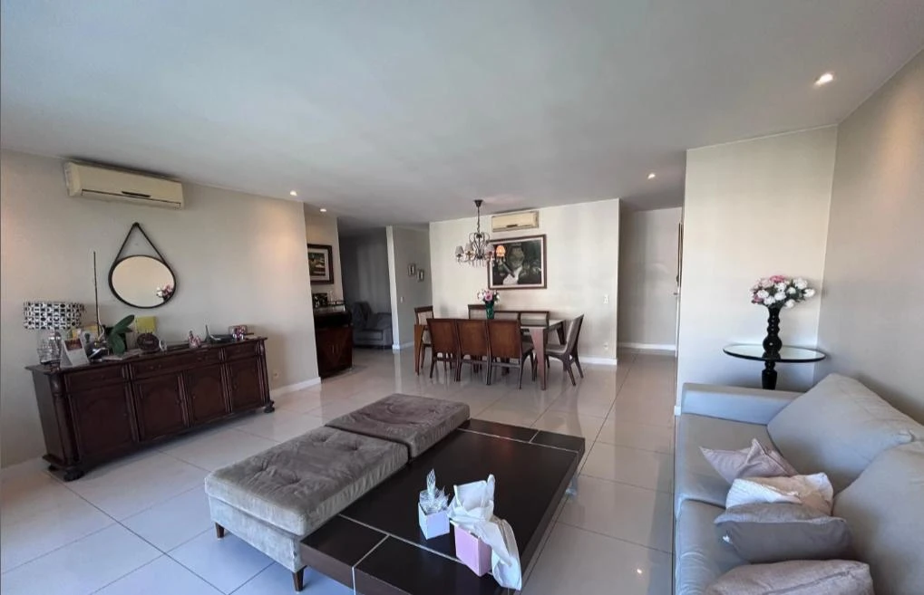 206 m² apartment with a washing machine and a home office — photo 17