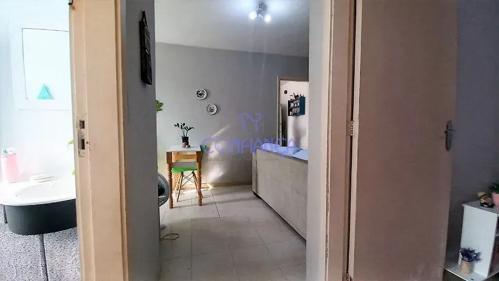 Apartamento com 2 dormitórios e mesa de trabalho — photo 7