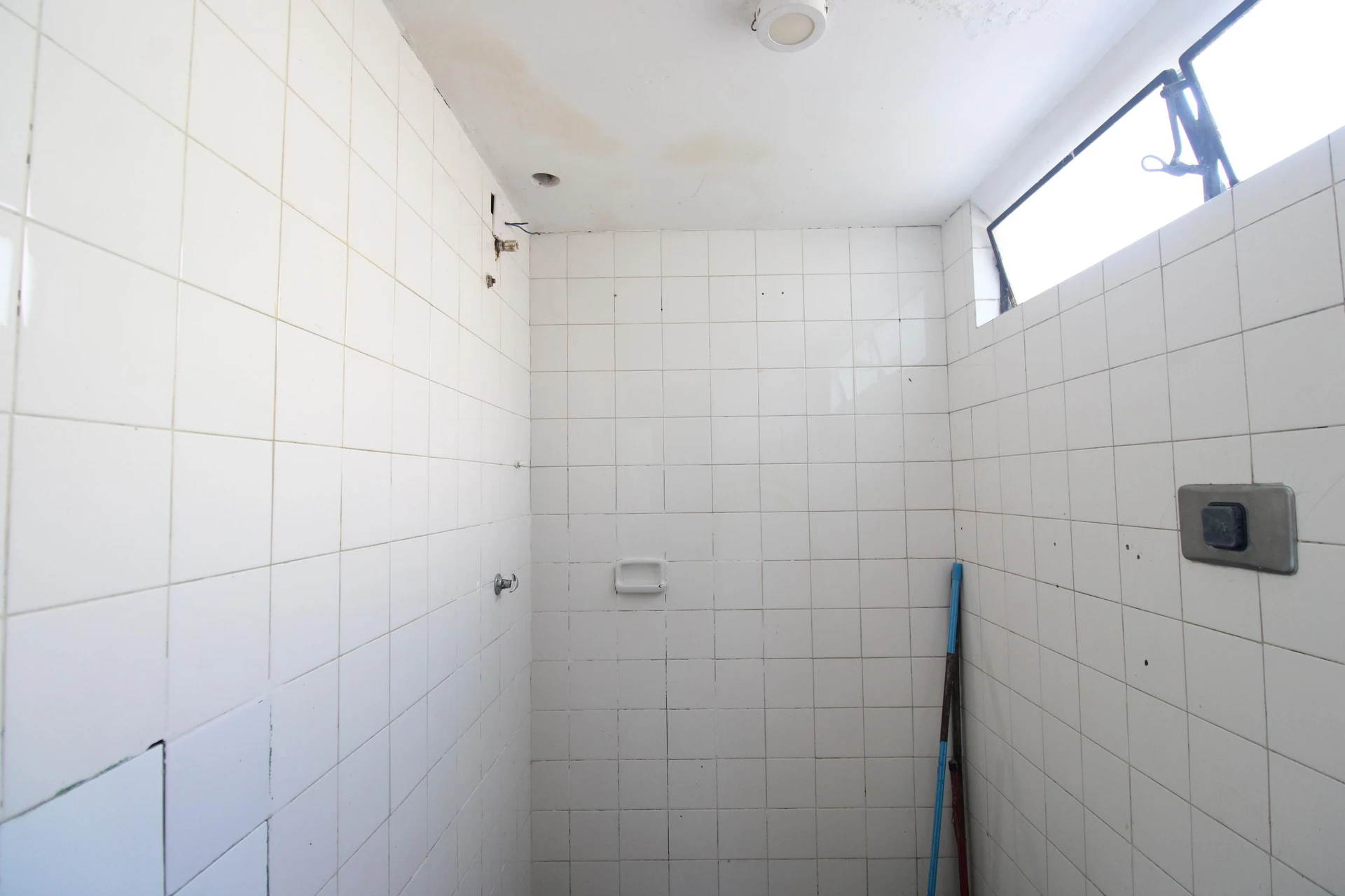 2-bedroom apartment in a building with a pool — photo 24