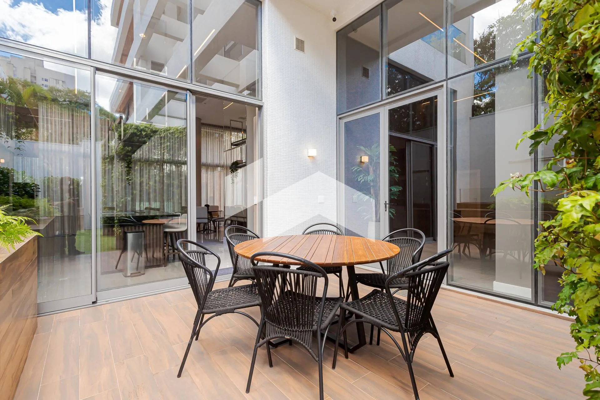 152 m² apartment with 3 en-suite bedrooms and parking — photo 35