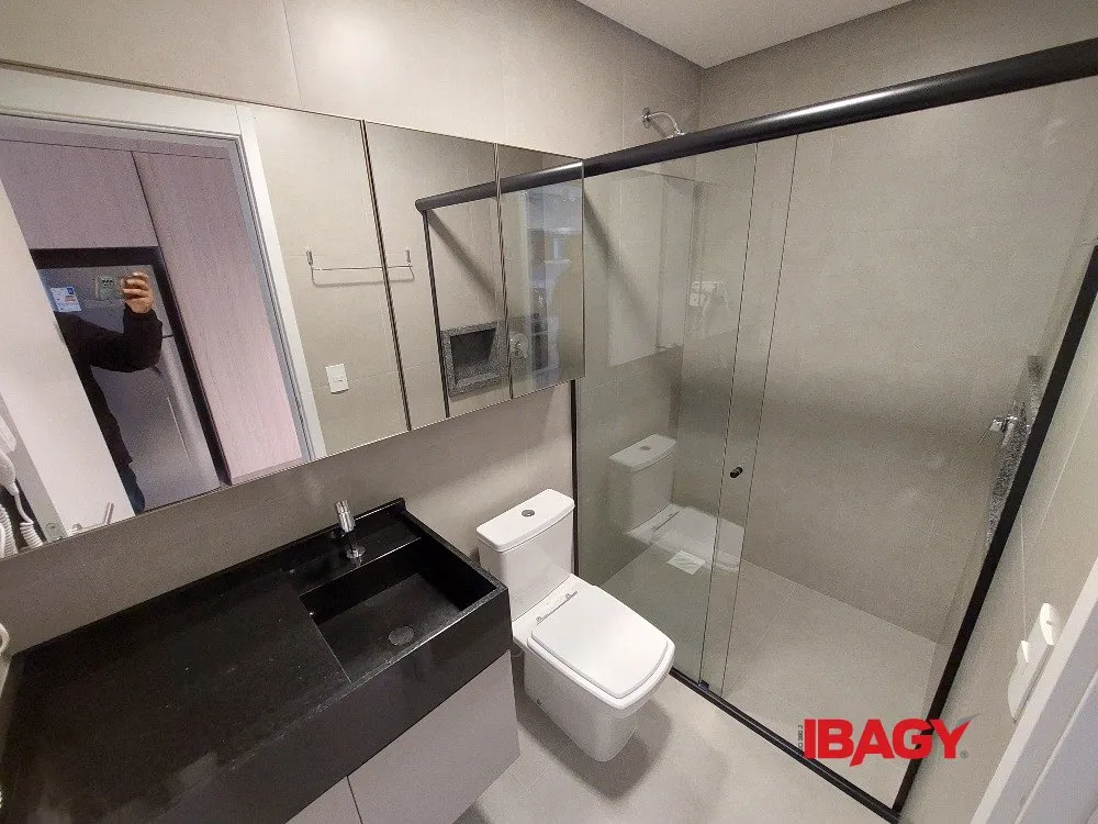 Furnished studio with a glass-enclosed balcony — photo 103