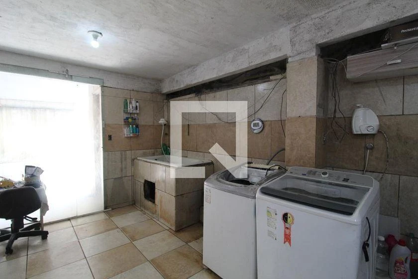 Furnished house, 200 m², with a glass-enclosed balcony — photo 32