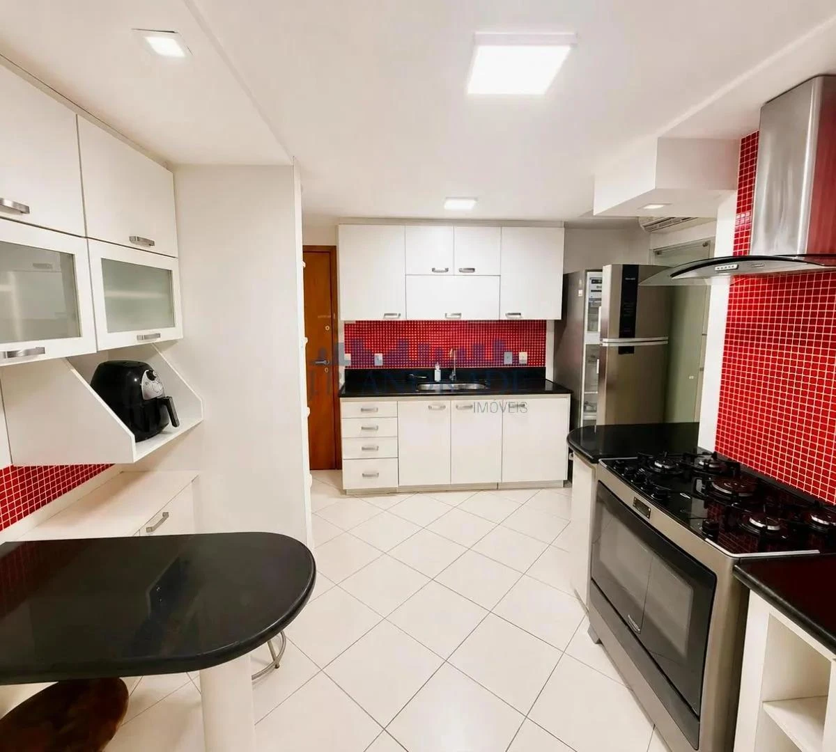 3-bedroom apartment with 3 baths and 2 parking spots — photo 24
