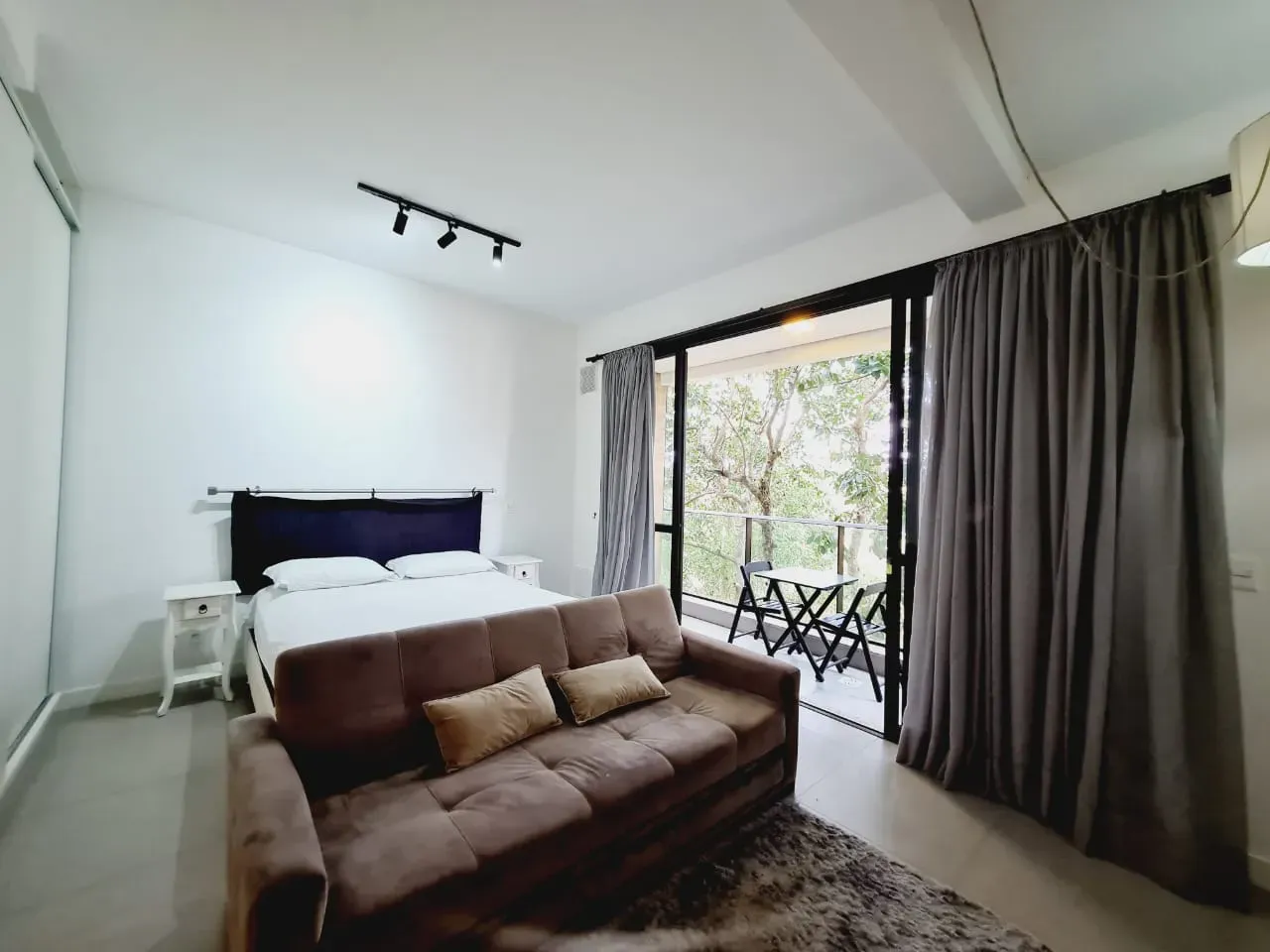 Studio with balcony grill and included parking spot — photo 12