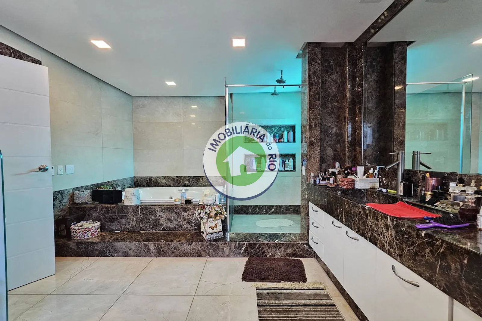 Casa com 5 quartos e 5 banheiros, cozinha fechada — photo 63