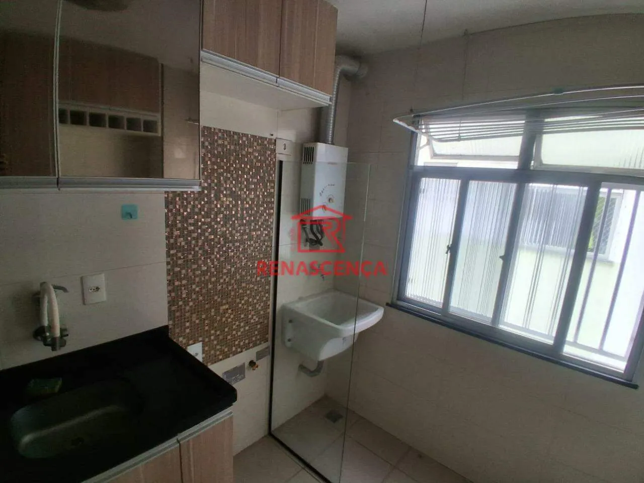 2-bedroom apartment in a building with a gym — photo 9