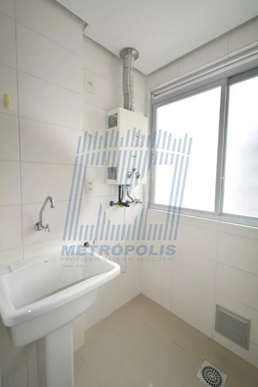 2-bedroom apartment with a mountain view — photo 18
