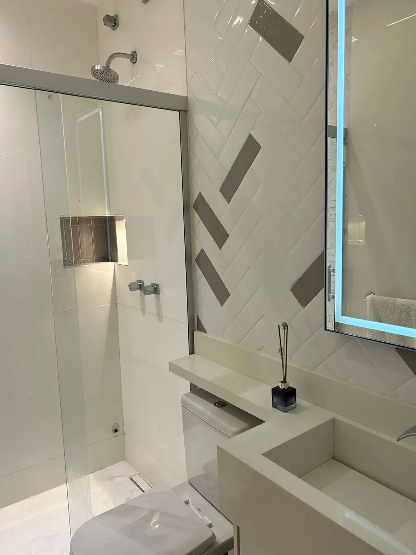 Furnished 250 m² apartment with 4 bedrooms and 5 bathrooms — photo 55