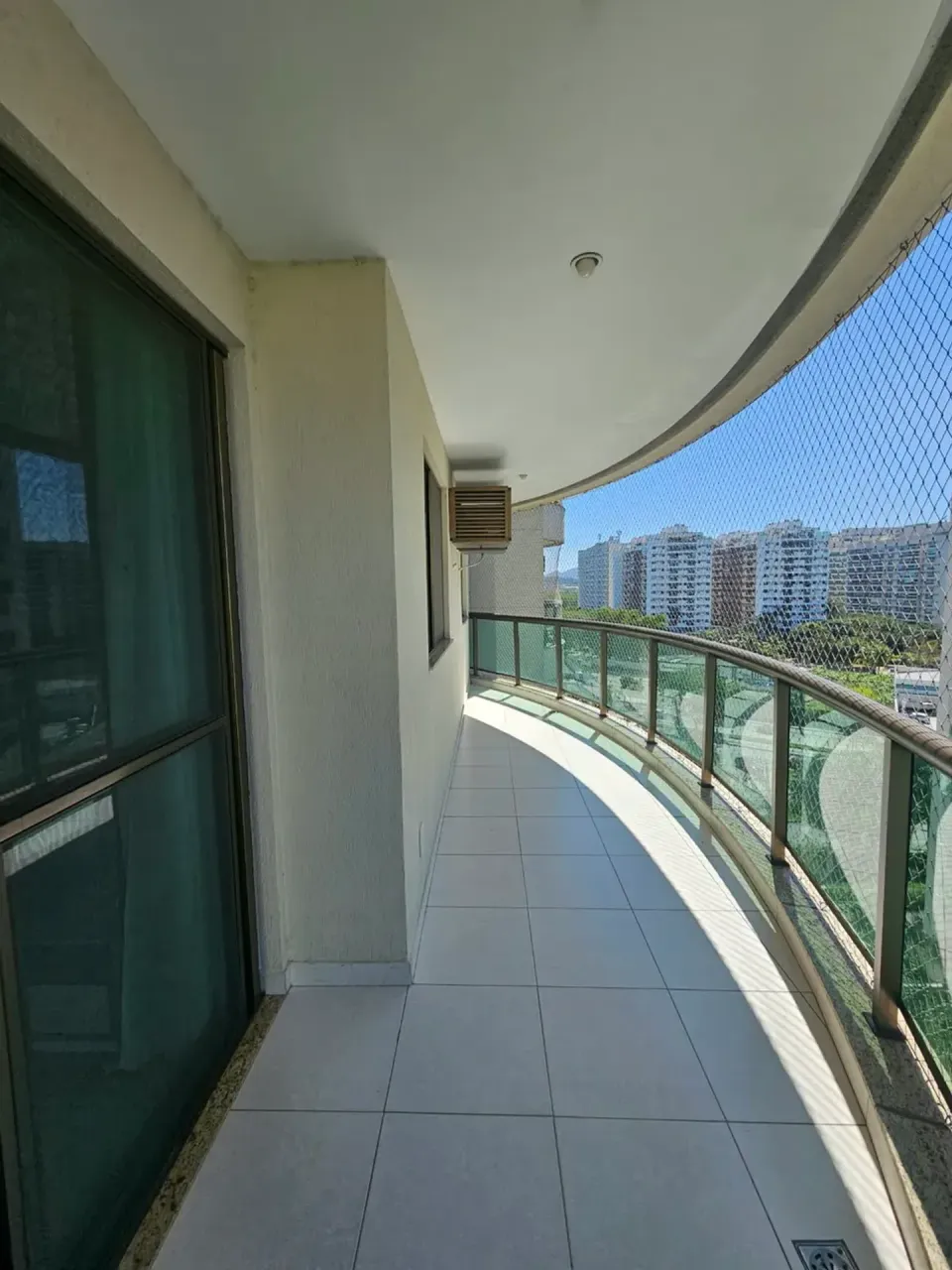 2-bedroom apartment with a balcony and 2 bathrooms