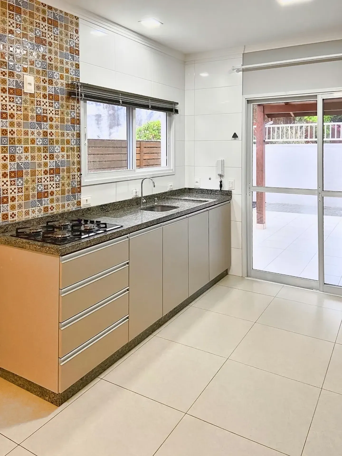 3-bedroom house with a private BBQ — photo 2