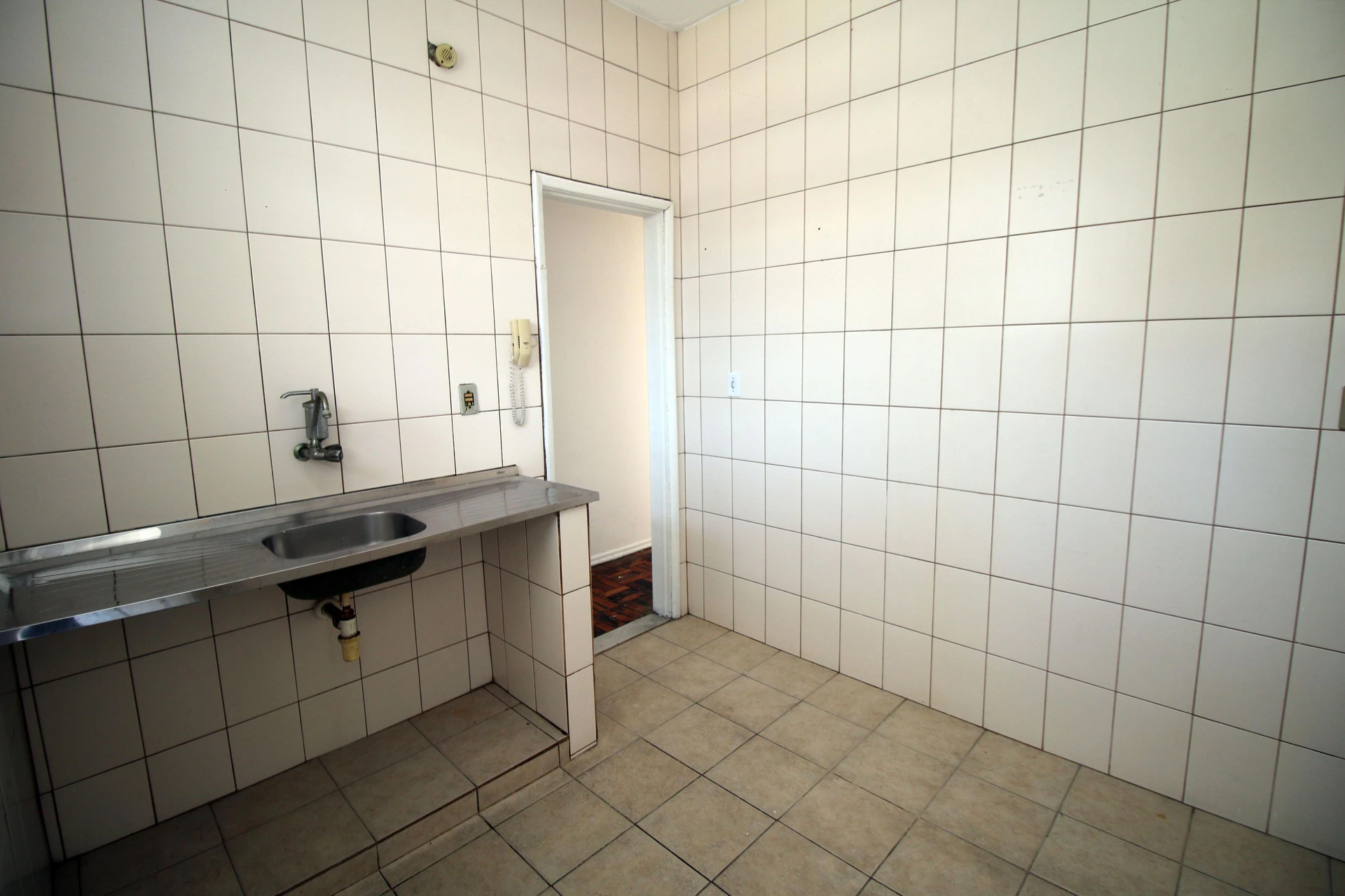 2-bedroom apartment with 1 bathroom and no parking — photo 7