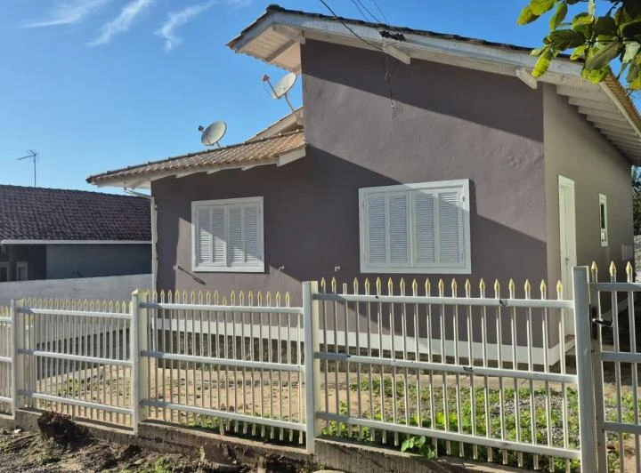 House with 3 bedrooms and an en-suite — photo 2