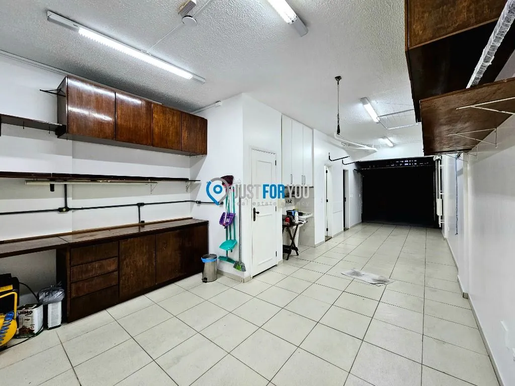 Furnished house with 4 bedrooms and 5 bathrooms — photo 30