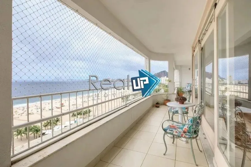 Penthouse with a glassed-in balcony and 4 bedrooms — photo 6