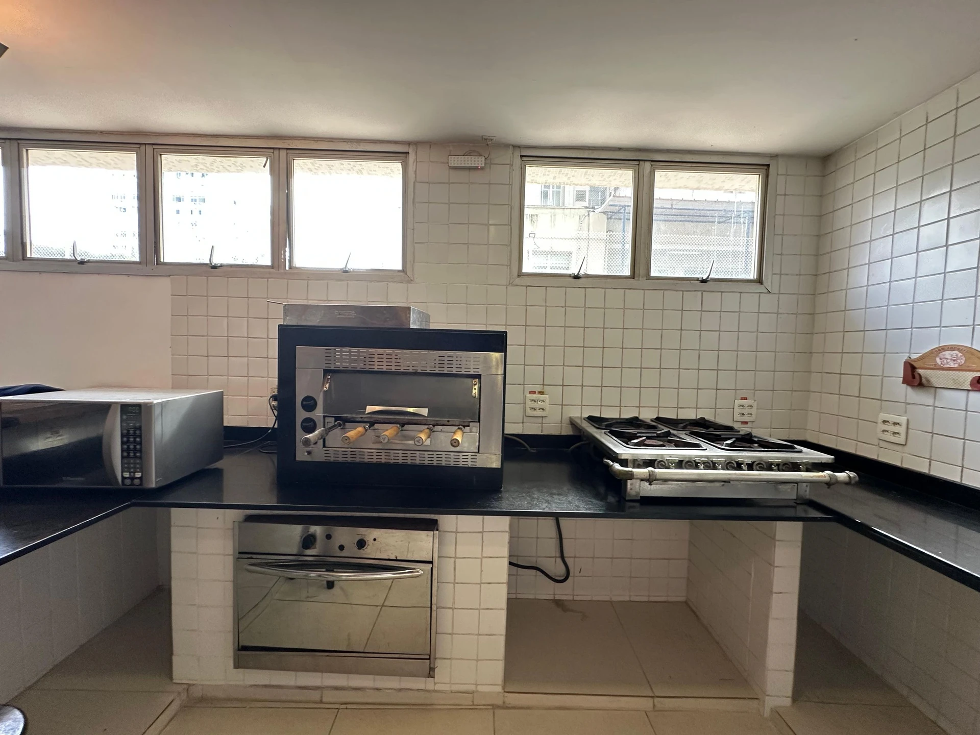 Квартира 82 м² із заскленим балконом та видом на гори — photo 34