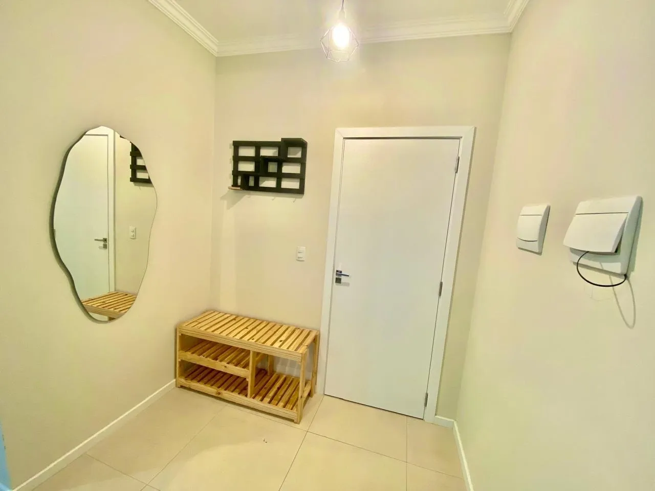 Furnished 1-bedroom apartment with open-plan kitchen — photo 7