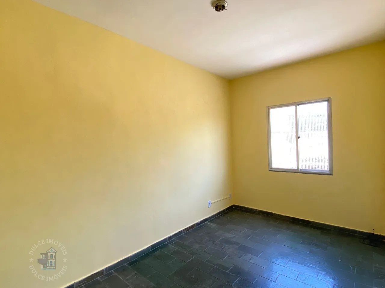 House with no parking: 1 bedroom and 1 bathroom — photo 3