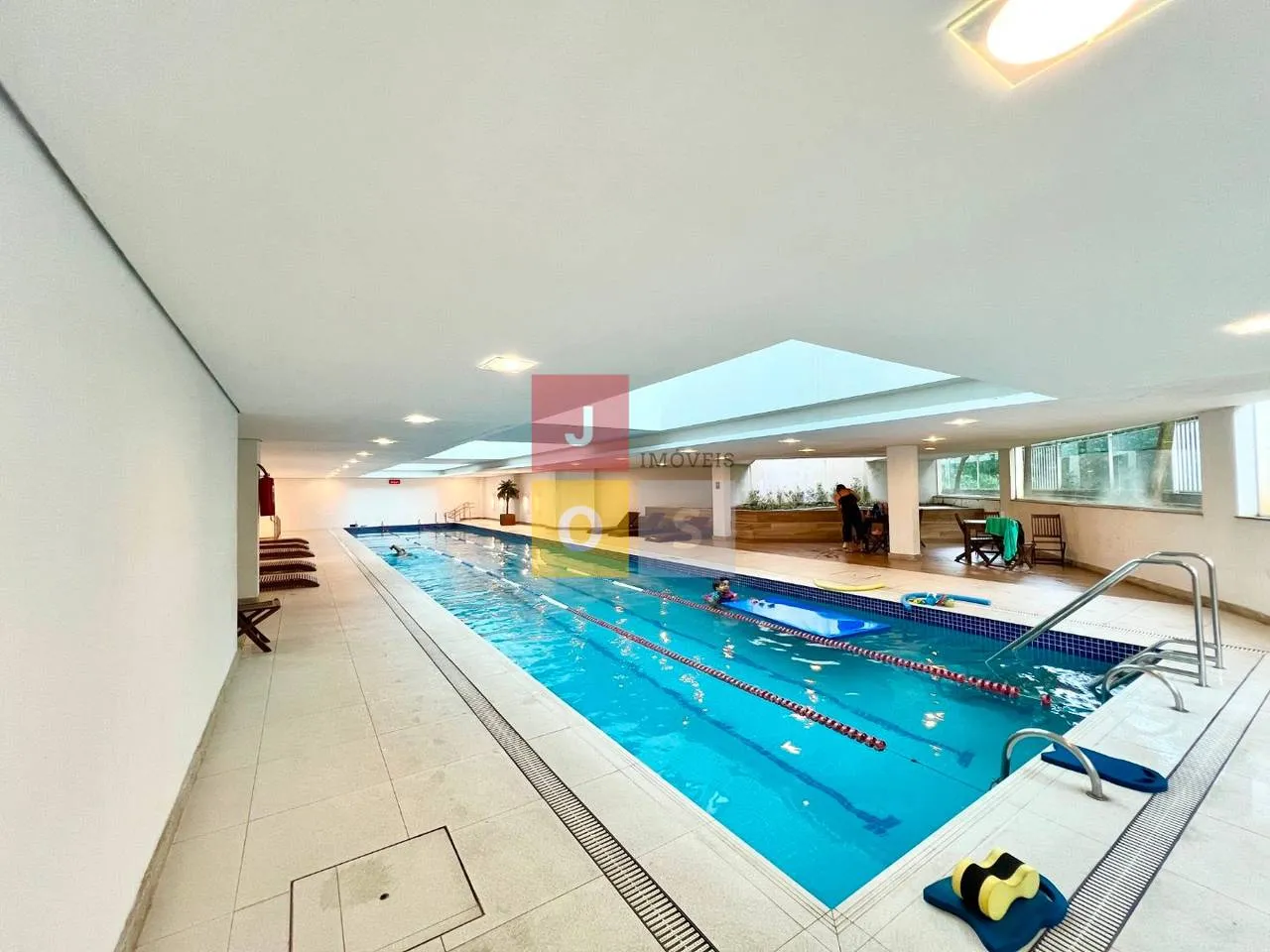 Furnished 4-bedroom suite apartment with 156 m² — photo 25
