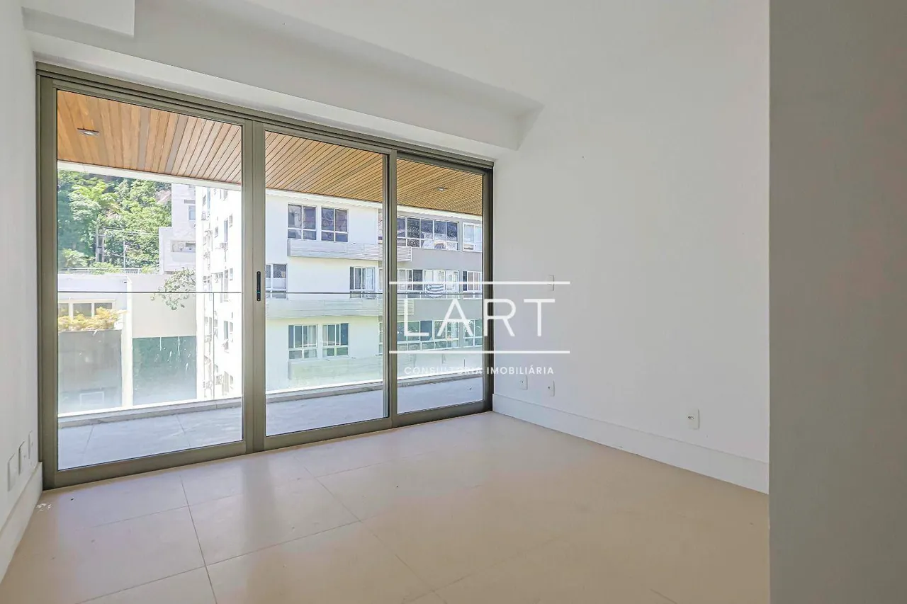 Top-floor apartment with 3 bedrooms and 2 bathrooms — photo 8