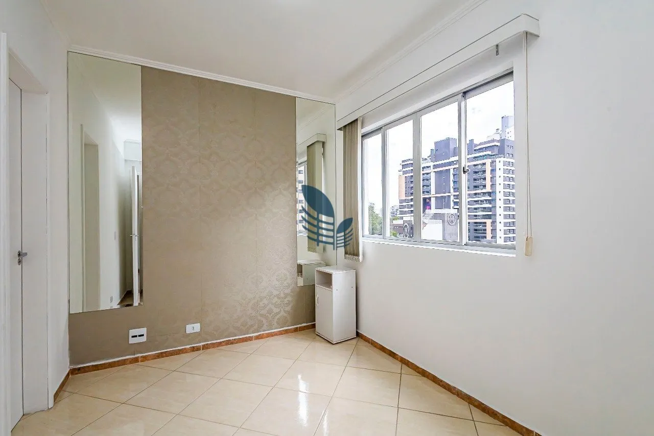 1-bedroom apartment with en-suite bathroom and separate kitchen — photo 13