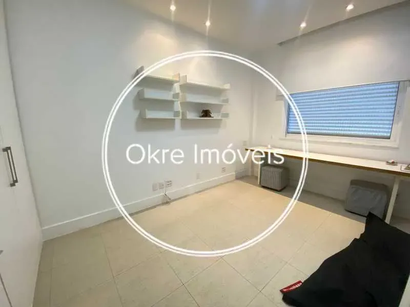 Apartment with 3 bedrooms and built-in wardrobes — photo 13