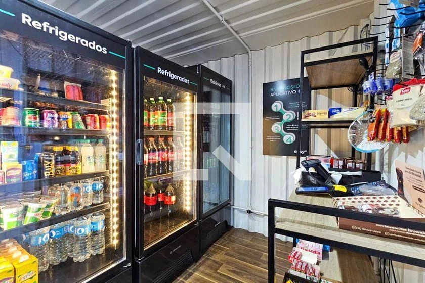 2-bedroom apartment in a building with a gym — photo 3