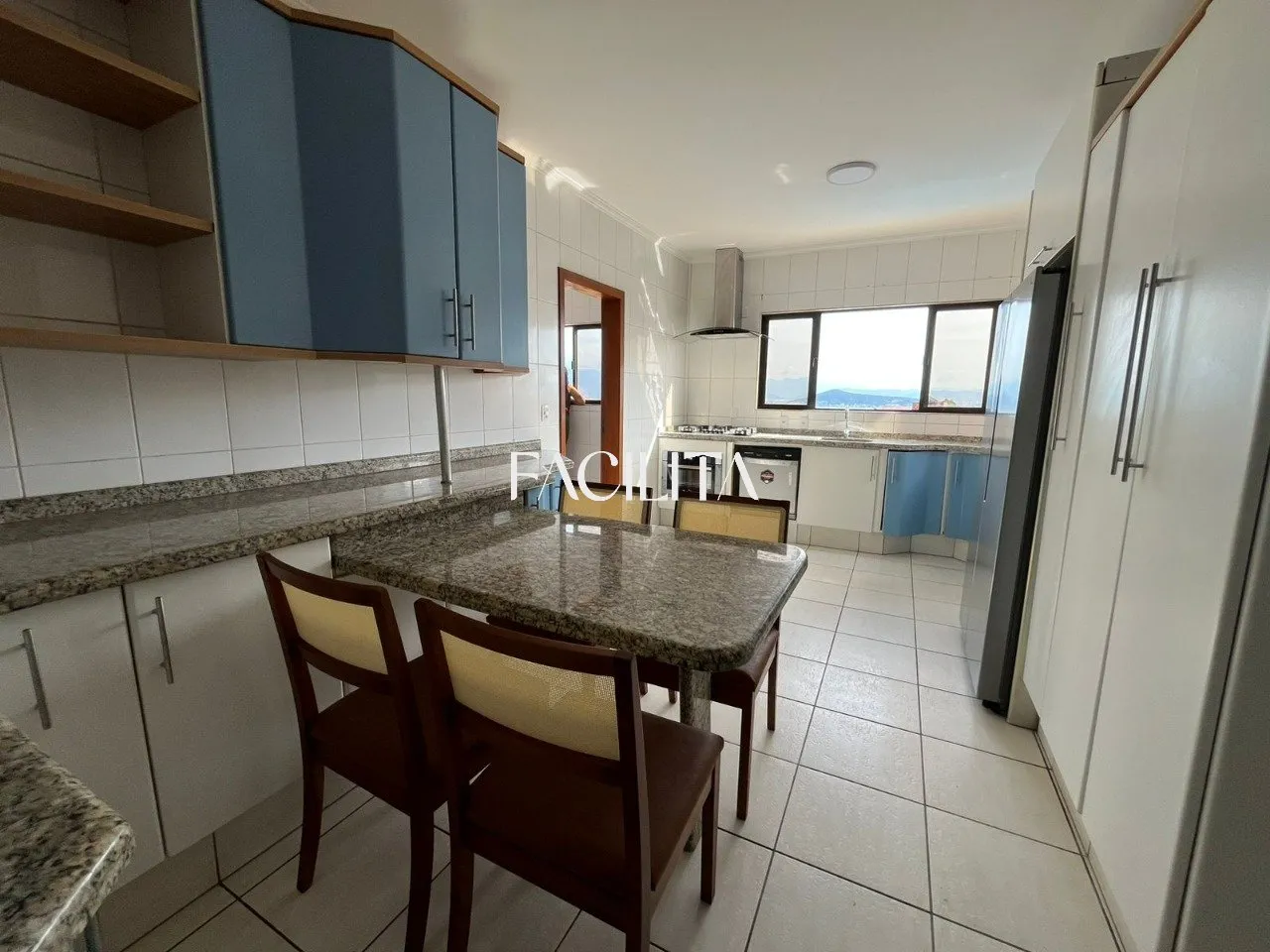 Furnished 456 m² house with 3 en-suite bedrooms and pool — photo 57