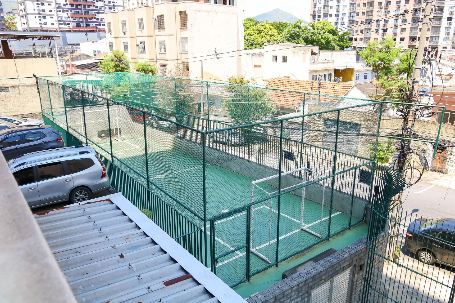Apartment with 2 bedrooms and an enclosed glass balcony — photo 17