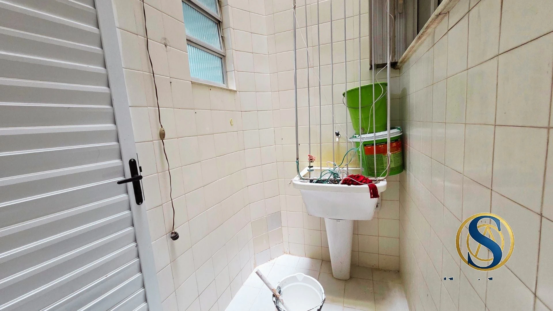 Wood or laminate floors in a 2-bedroom apartment, 40 m² — photo 20