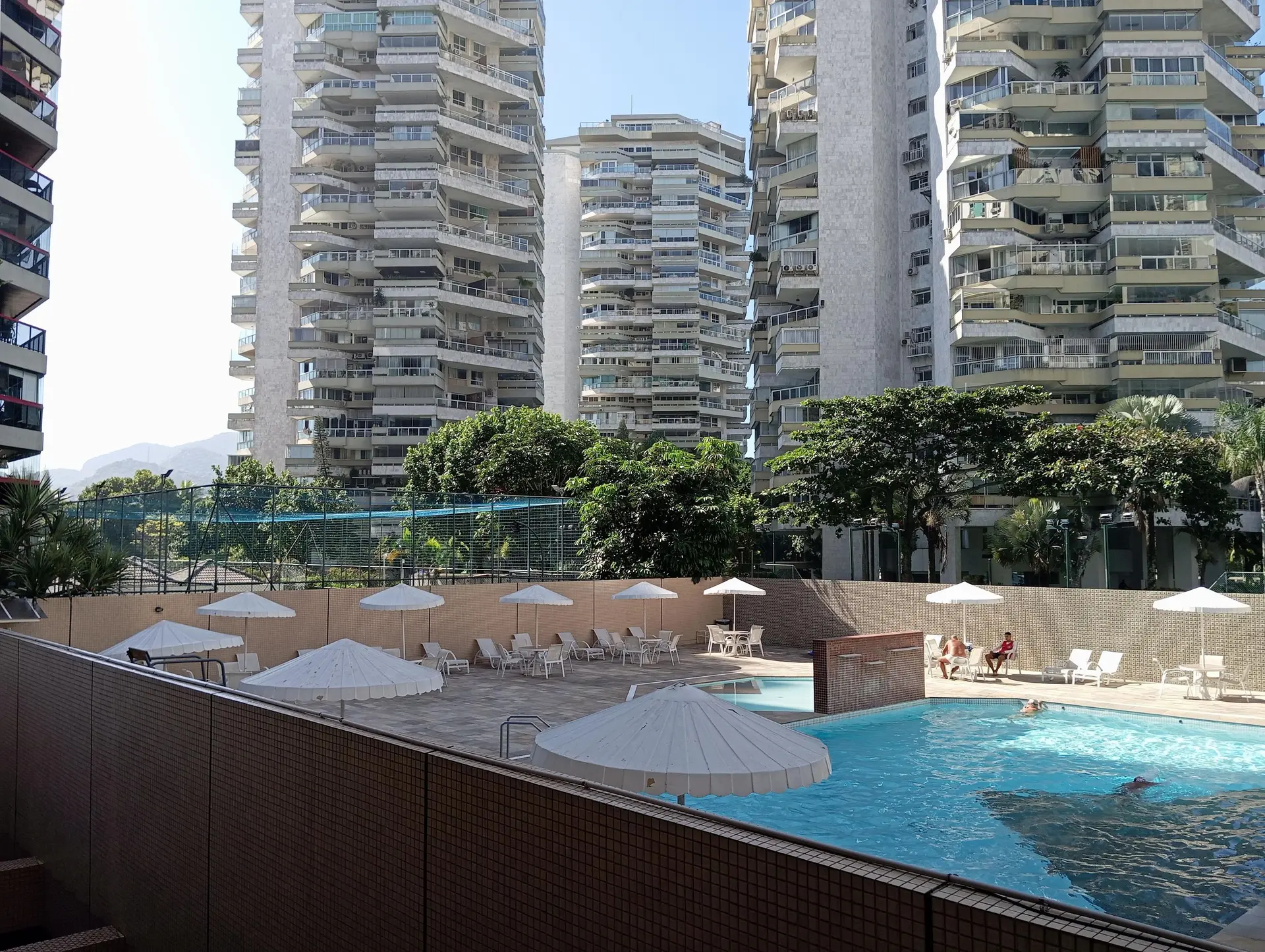 Furnished 3-bedroom apartment with enclosed balcony — photo 32