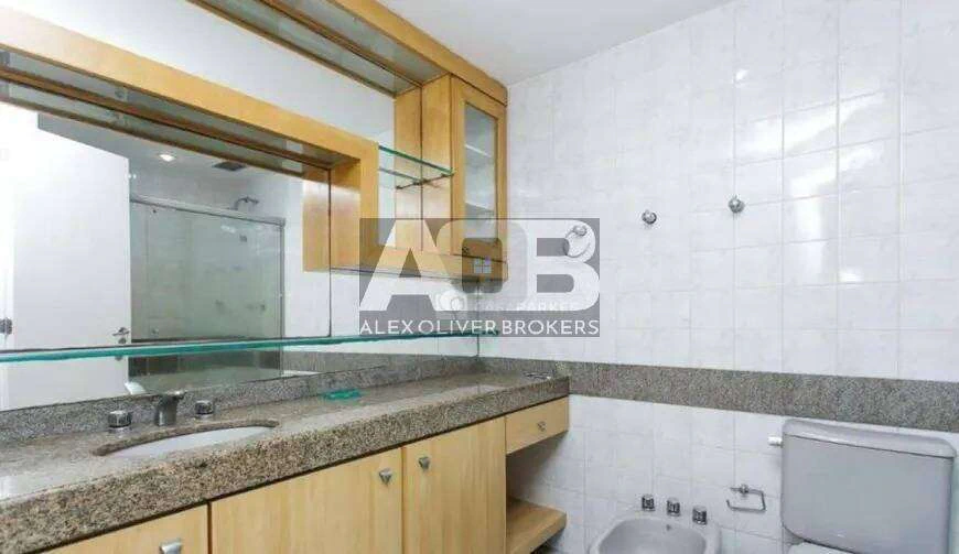 200 m² apartment with 3 en-suite bedrooms and 5 baths — photo 23