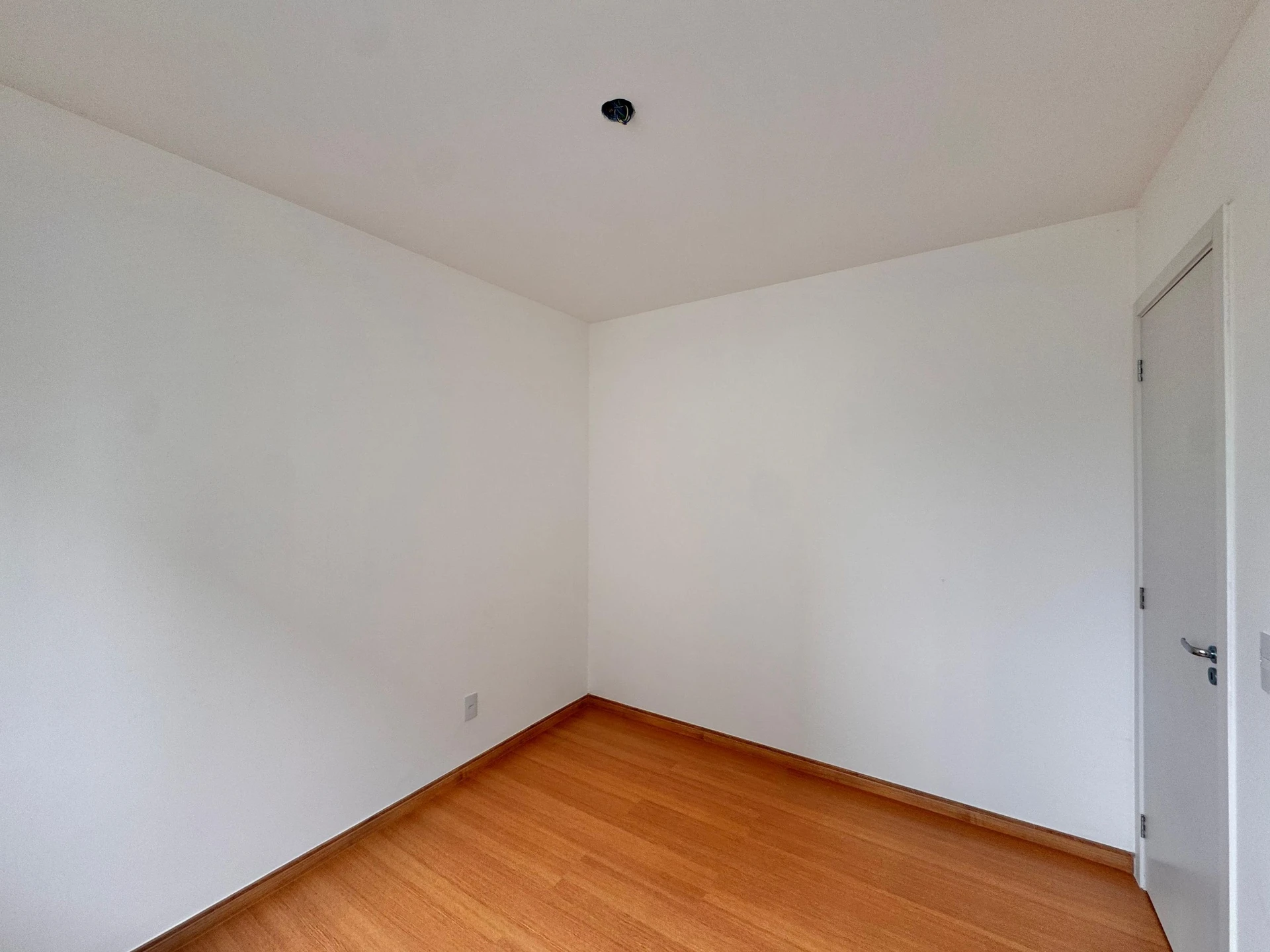 2-bedroom apartment with a closed kitchen and 1 parking spot — photo 26