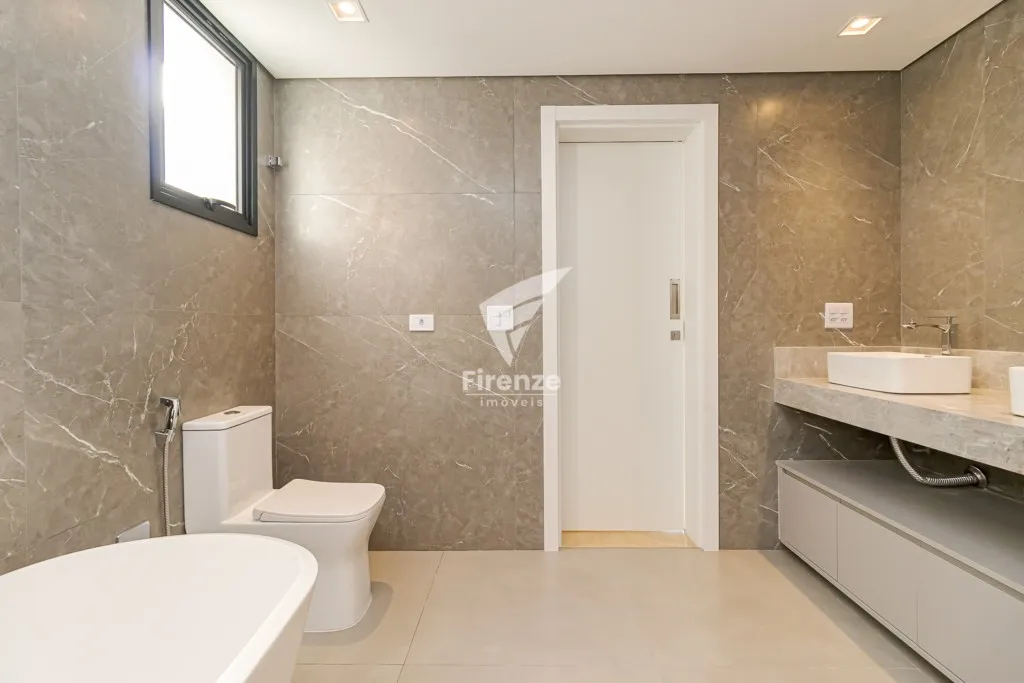 Furnished house with 4 bedrooms and 320 m² — photo 6