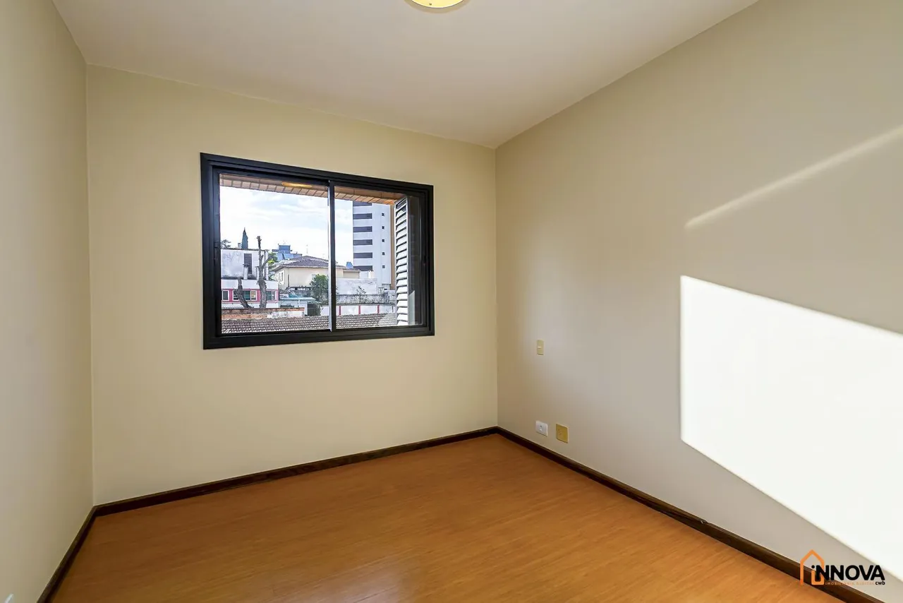 Незмебльована квартира з 3 кімнатами та 187 м² — photo 20